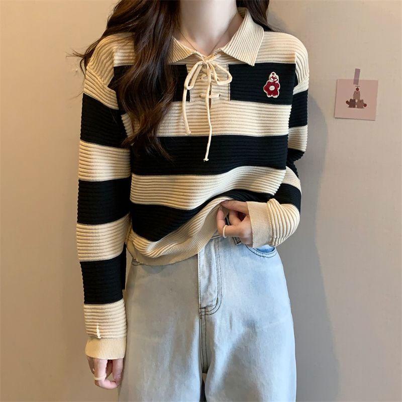 [L2M] Áo len nữ Montoghi dệt kim cổ POLO kẻ sọc retro có DÂY RÚT CỔ và LOGO HOA năng động trẻ trung