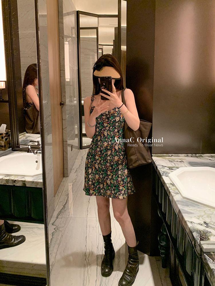 TOBE1SHOP 2023 Mùa hè Hàn Quốc cổ điển sling váy hoa mảnh đầm thiết kế phụ nữ nhỏ v cổ khí chất một từ váy ngắn