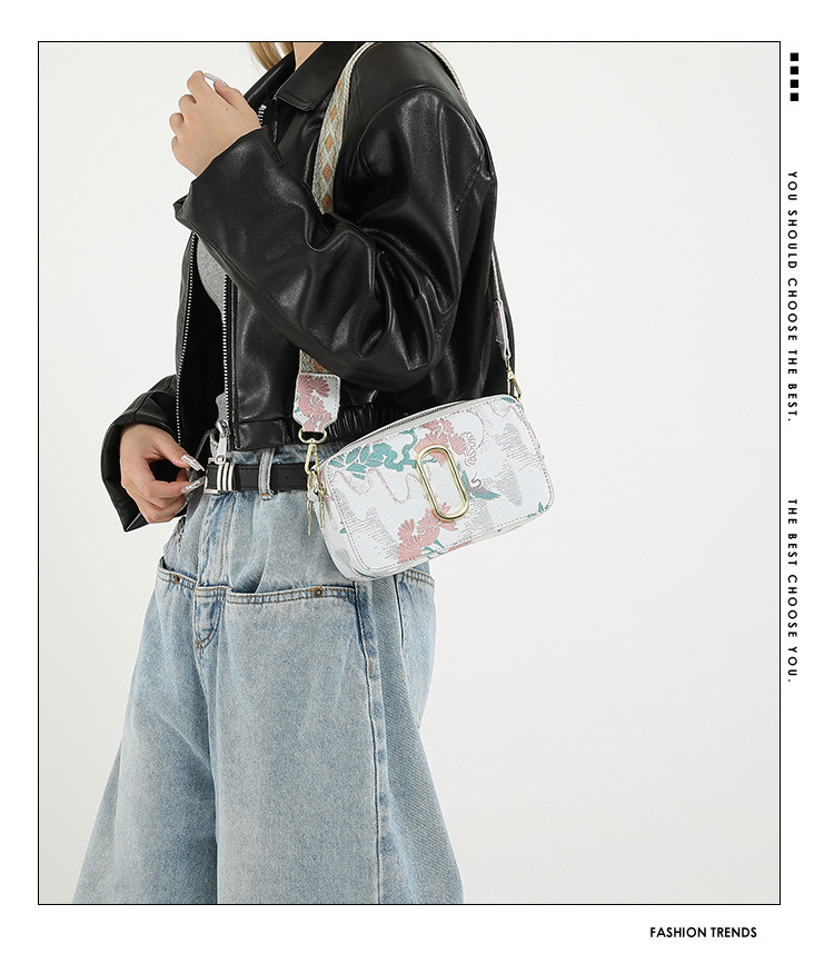 Túi đeo chéo nữ phong cách dễ thương – BEE GEE DCNU1091