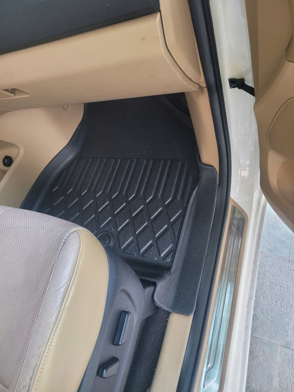 Thảm lót sàn xe ô tô Kia sedona ( 3 hàng ghế) Nhãn hiệu Macsim chất liệu nhựa TPE cao cấp màu đen
