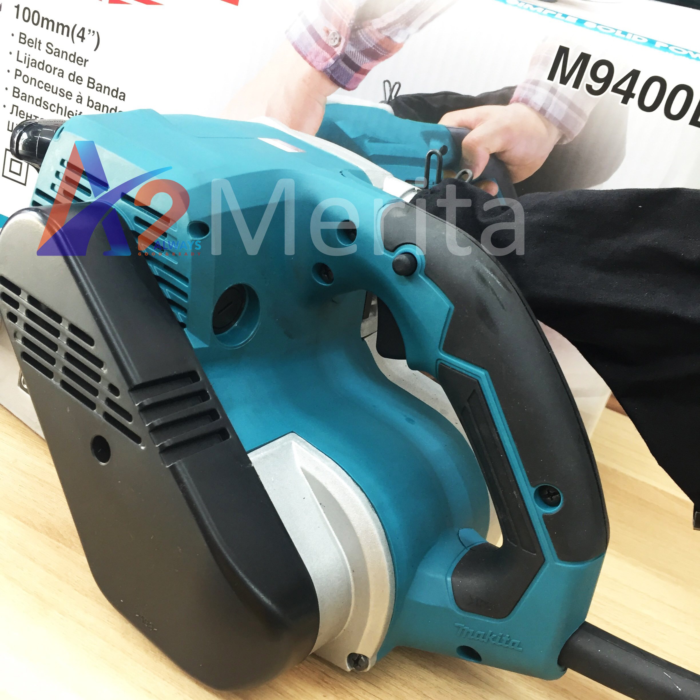 Máy chà nhám băng 100x610 940W Makita MT