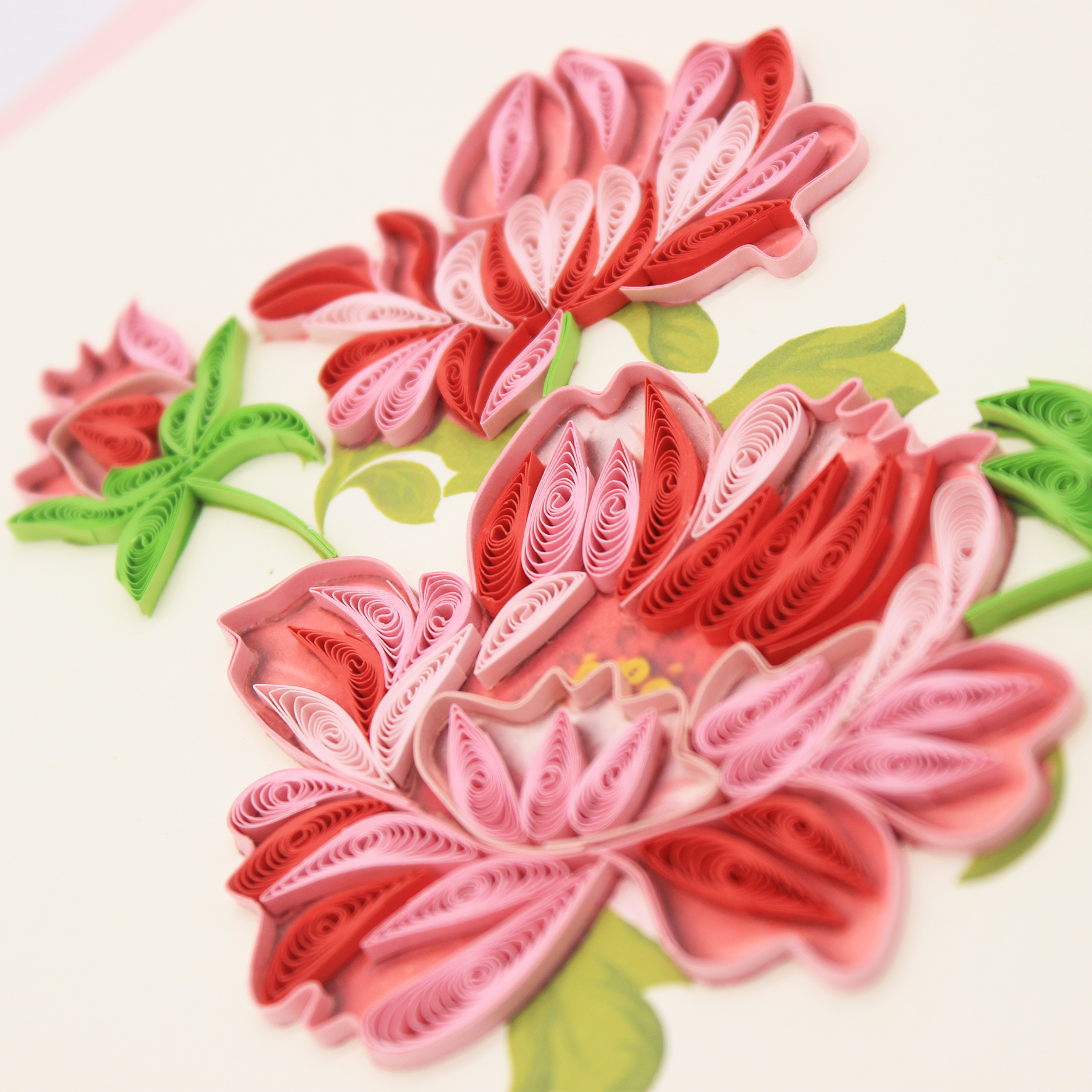 Thiệp Chúc Giấy Xoắn Thủ Công (Quilling Card) Hoa Mẫu Đơn - Tặng Kèm Khung Giấy Để Bàn