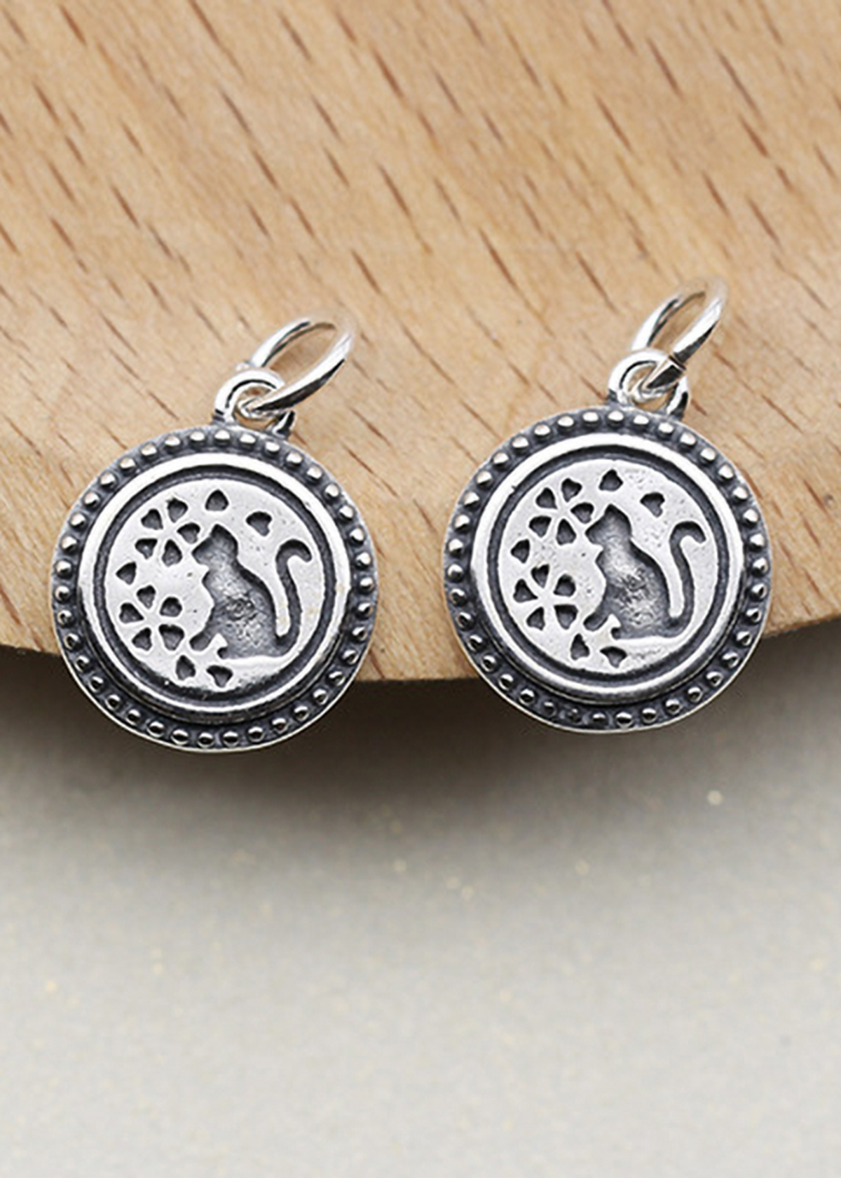 Combo 2 cái charm bạc hình con mèo dễ thương treo - Ngọc Quý Gemstones