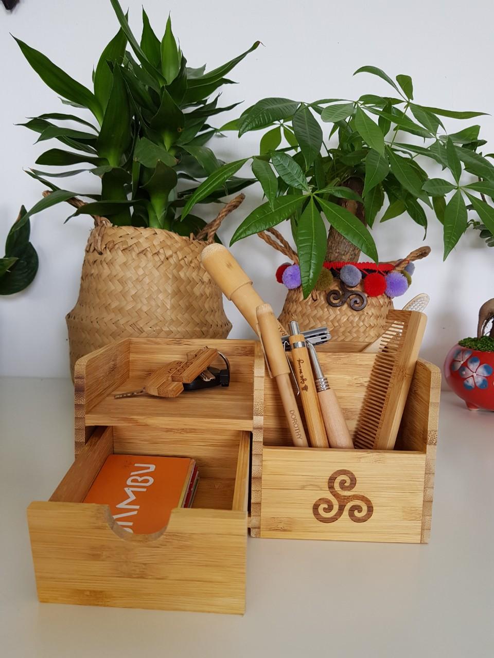 Kệ bút bằng Tre để bàn đựng đồ văn phòng phẩm (Bamboo mini office).+ Tặng 2 ống hút Tre