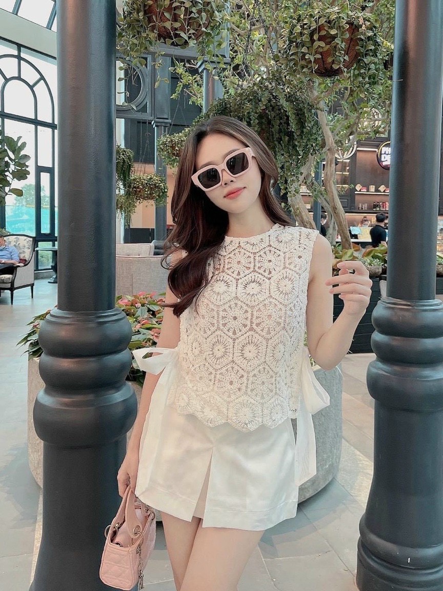 SET ÁO CROPTOP SUÔNG TRƠN REN HOA FLORAL SÁT NÁCH + QUẦN NGẮN GIẢ VÁY LƯNG CAO ỐNG RỘNG SUÔNG TRƠN DẠO PHỐ DỰ TIỆC