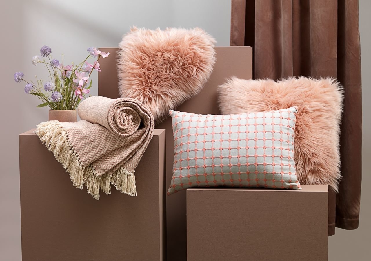 Gối trang trí | JYSK Taks | giả lông acrylic/polyester | nhiều màu | D40xR40cm