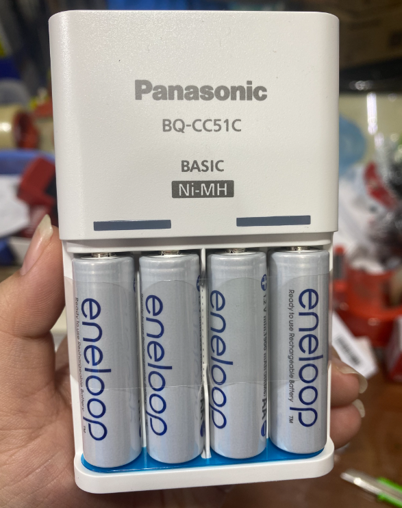 Bộ sạc Panasonic K-KJ51MCC40C (gồm sạc BQ-CC51C + 4 pin tiểu Eneloop AA) - Hàng Chính Hãng