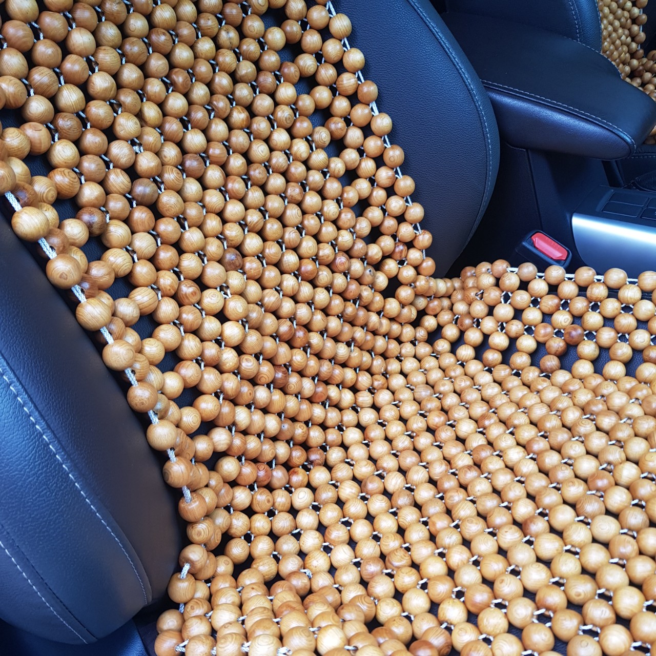 Đệm lót ghế ô tô hạt gỗ Pơ Mu 100% tự nhiên tựa lưng massage trên ô tô, xe hơi