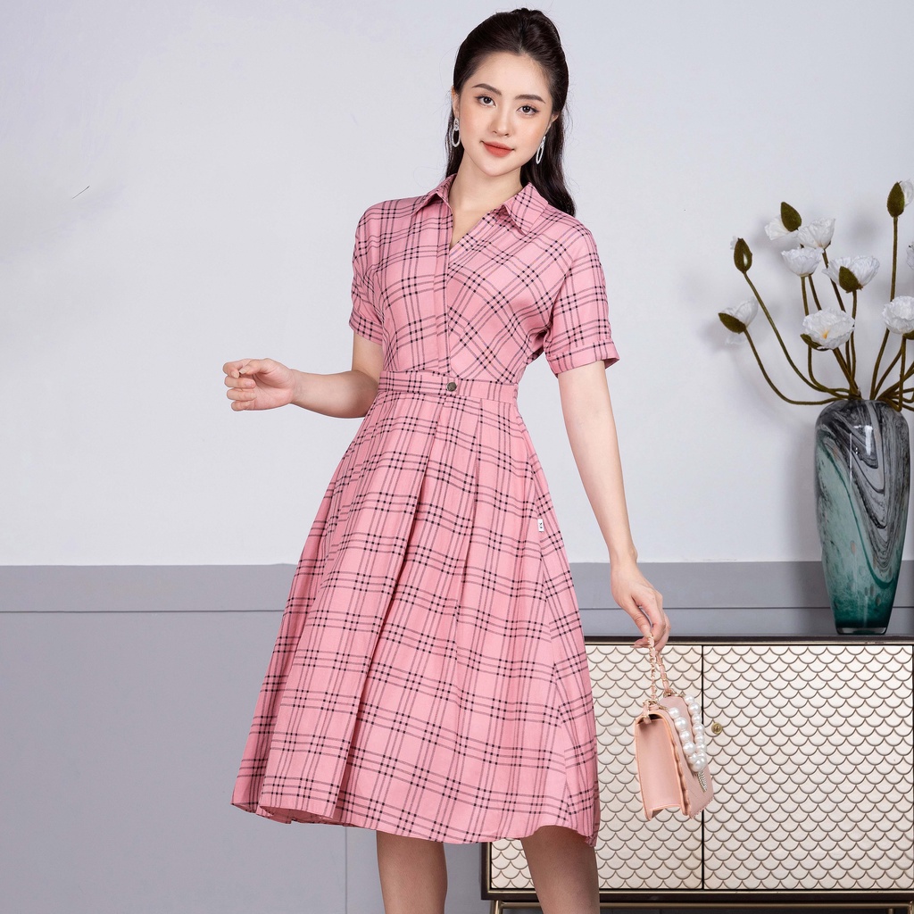 Đầm Nữ Xếp Ly Kẻ Caro UK Fashion Cổ Sơ Mi Tay Cánh Dơi, Chất Liệu Nhập Hàn Cao Cấp Mềm Mịn NKDV2206002