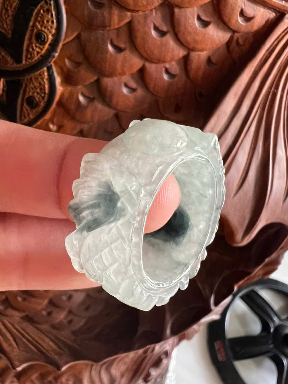 Nhẫn Rồng Nam Ni 21mm Cao 13mm Dầy 6mm Đá Cẩm Thạch màu Xanh nhẹ bóng trắng xíu xanh đen đẹp ạ