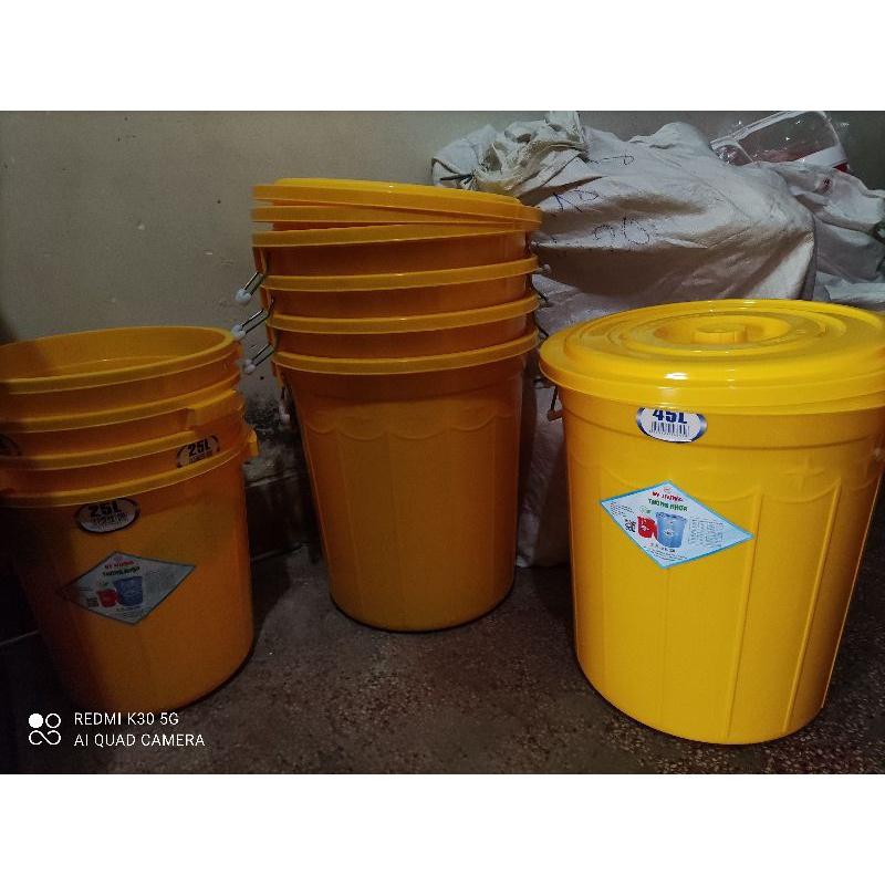 Thùng nhựa tròn màu trắng và màu vàng cao cấp