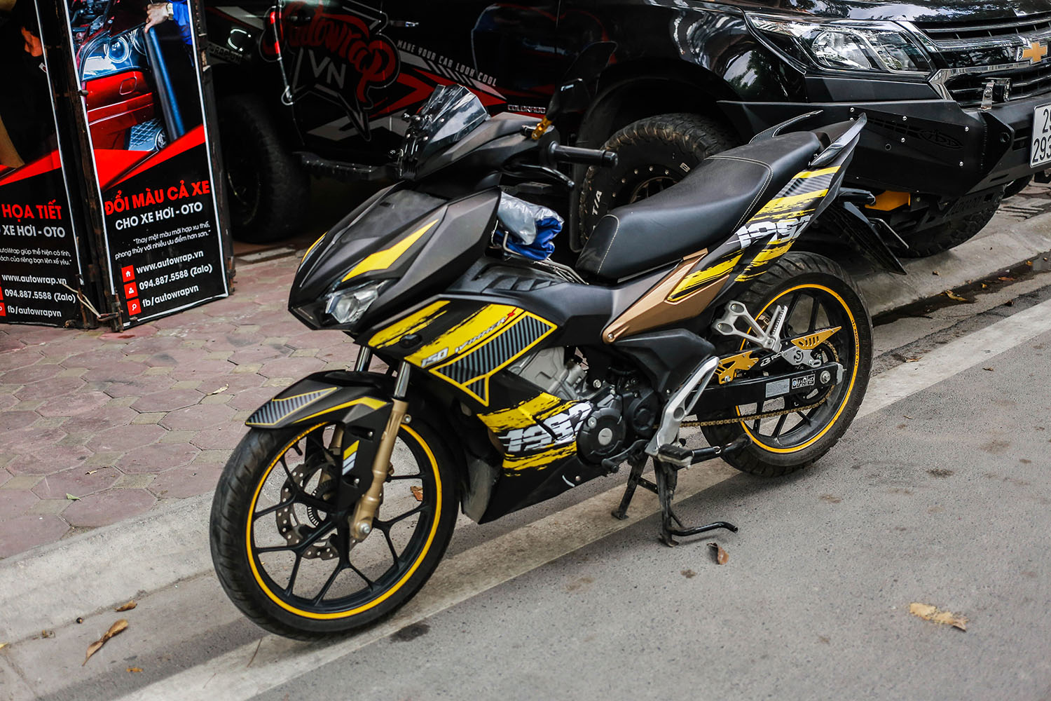 Tem trùm Winner X Black Yellow