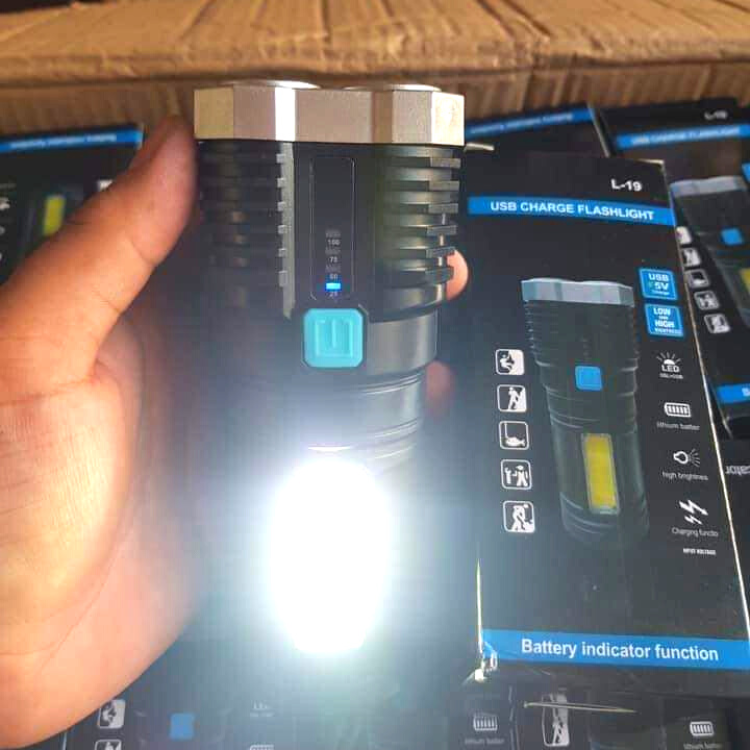 Đèn pin cầm tay 4 bóng led siêu sáng chống nước -pin khỏe- chiếu xa
