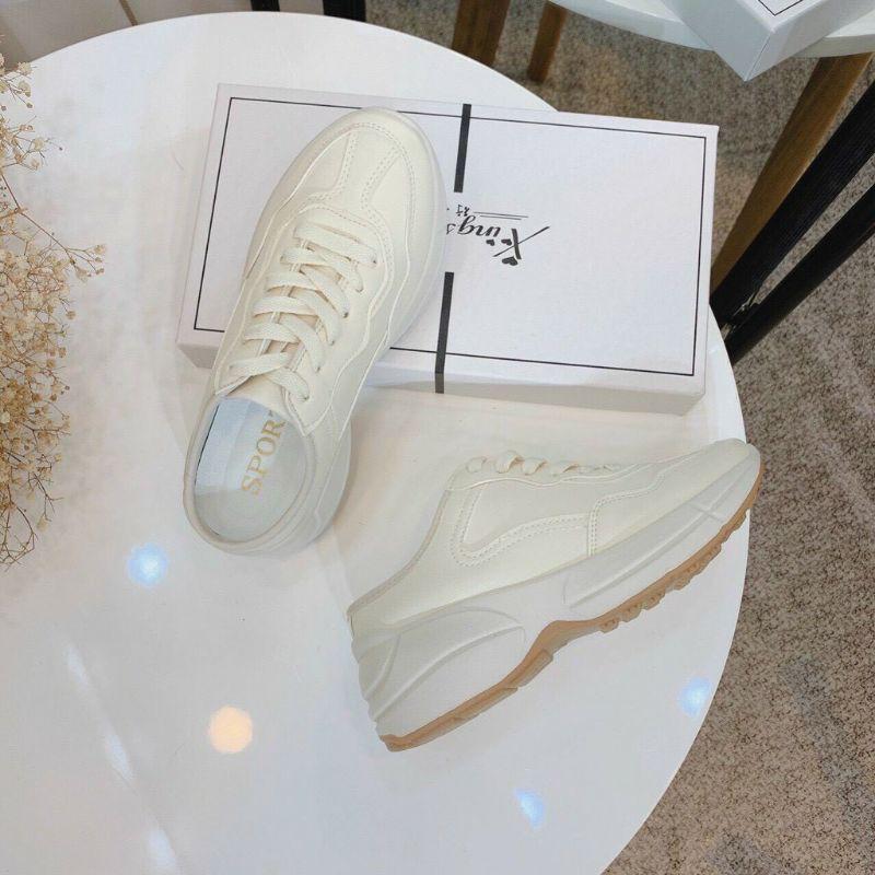 Sục thể thao nữ trắng trơn bao xinh