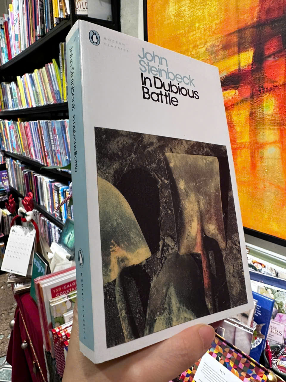 Sách - In Dubious Battle by John Steinbeck - Penguin Modern Classics - Sách Ngoại Văn