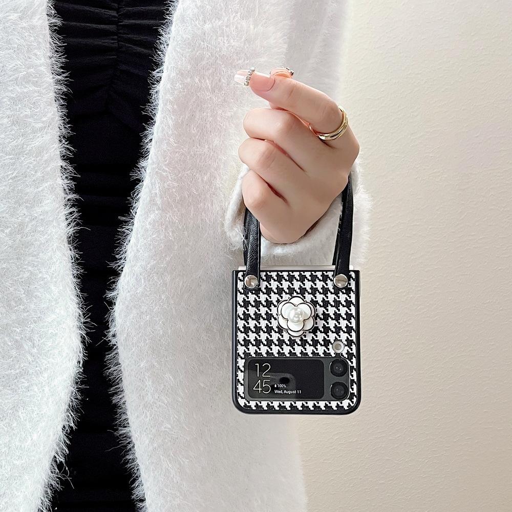 Ốp Lưng Cho Samsung Z Flip 4 Cao Cấp Họa Tiết Houndstooth Có Dây Da Xỏ Tay - BUM STORE GALAXY CASE