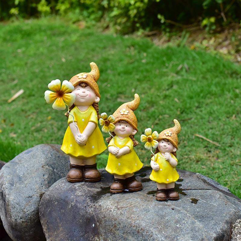 Set 3 búp bê gốm sứ cô bé cầm hoa dễ thương