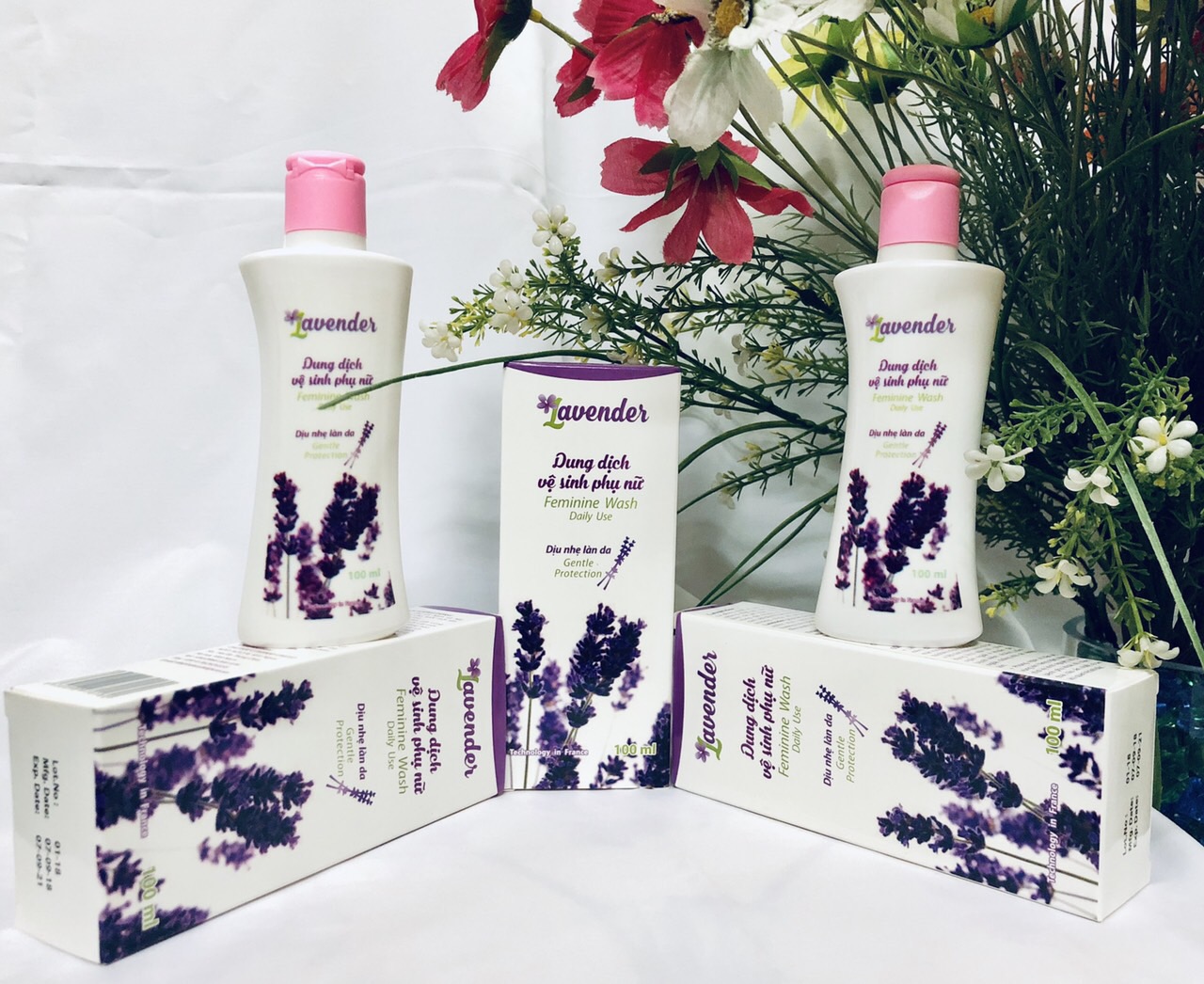 Dung dịch vệ sinh phụ nữ Lavender bộ 03 chai