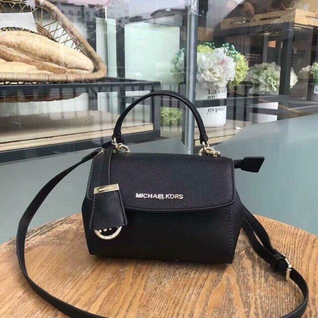 Túi xách MK size 20 6012A