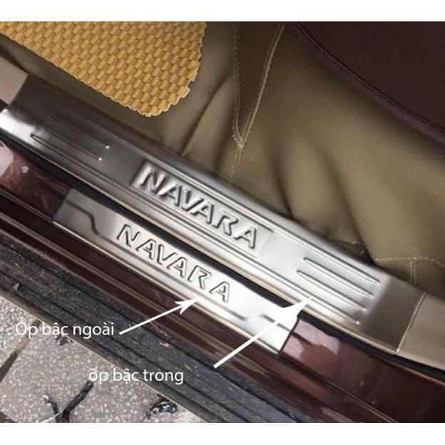 Bộ 4 miếng ốp bậc cửa ngoài Nissan Navara mẫu inox