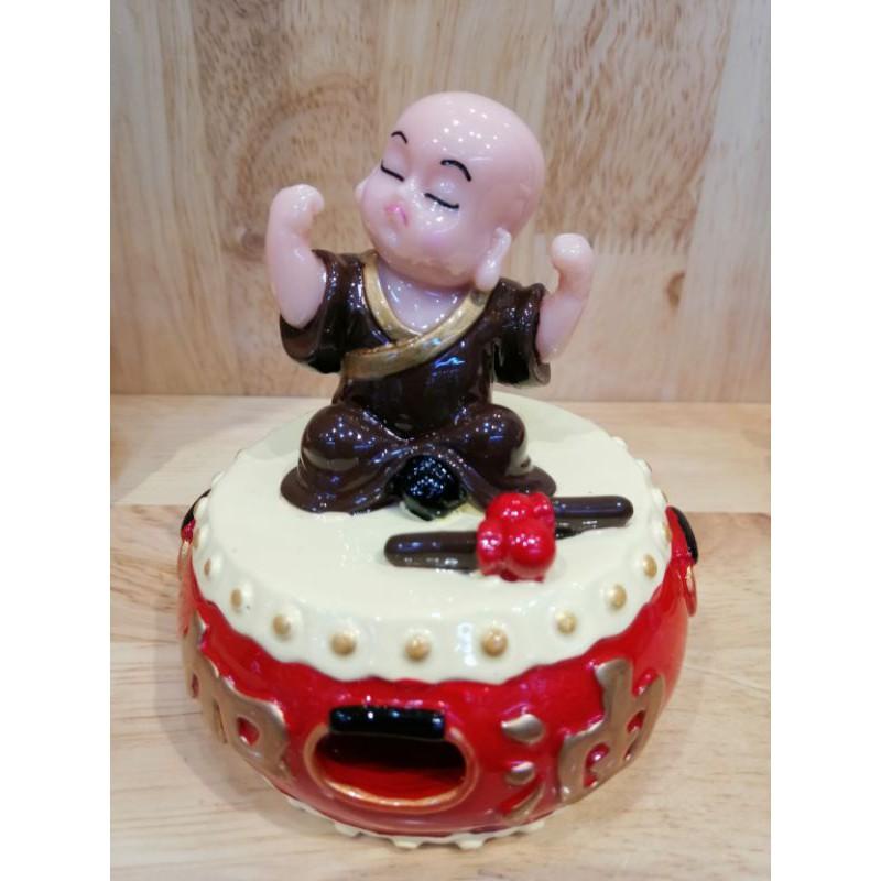 TƯỢNG CHÚ TIỂU NGỒI TRỐNG DỄ THƯƠNG