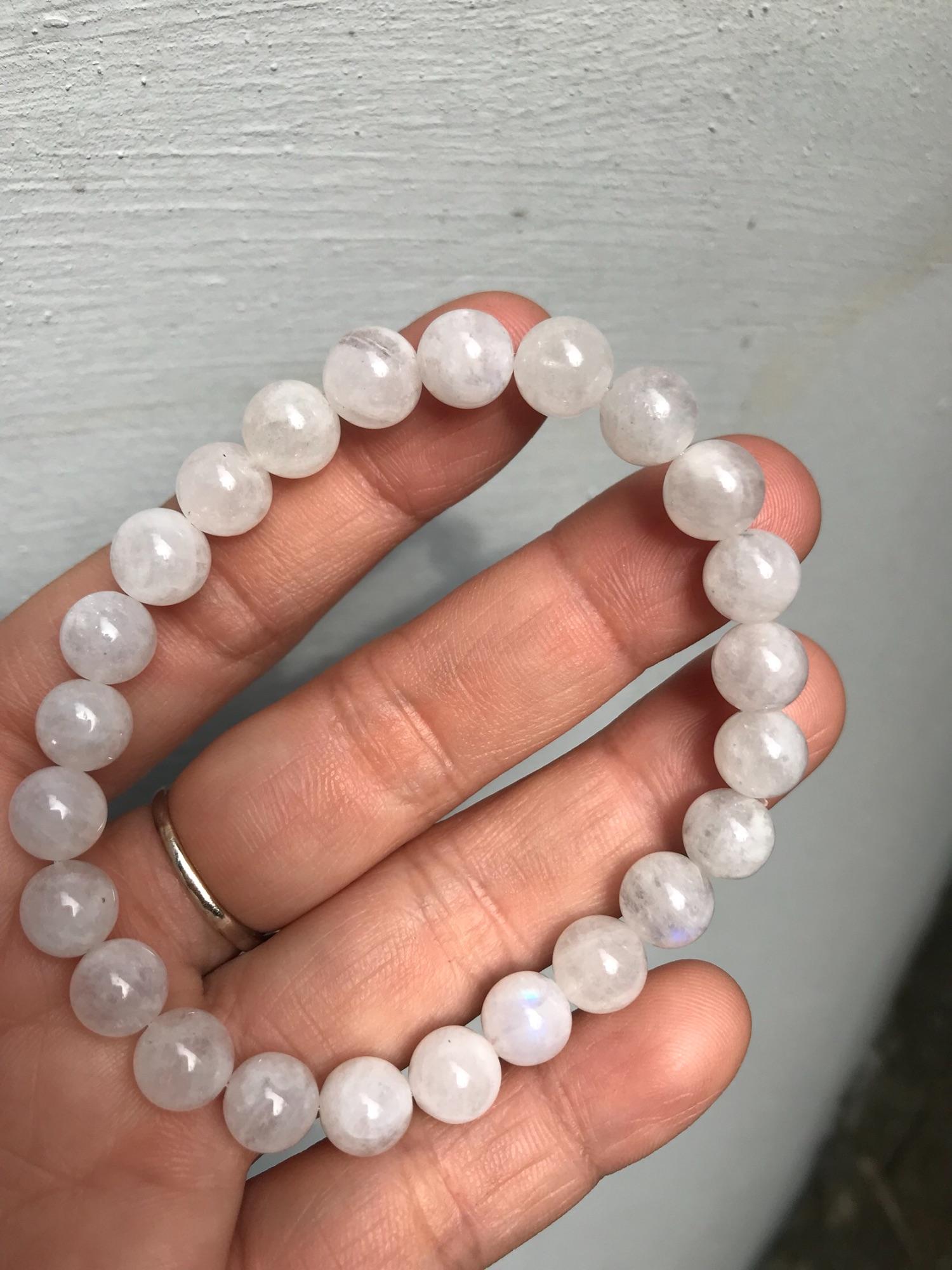 VÒNG TAY ĐÁ ÁNH TRĂNG TRẮNG SIZE 8MM NỮ KIM MỆNH THỦY MỆNH