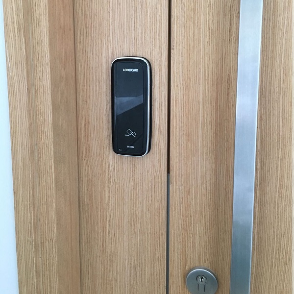 Khóa cửa kính Evernet LH300