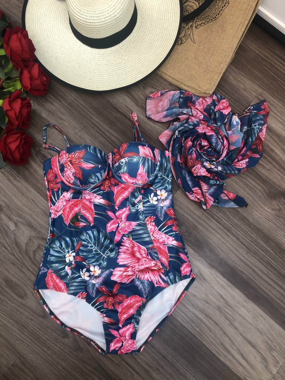 Bikini Liền Thân Nâng Ngực Kèm Choàng BKN812