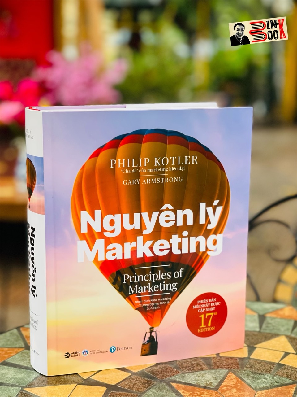 (Bìa cứng) NGUYÊN LÝ MARKETING - PHIÊN BẢN THỨ 17 CỦA PHILIP KOTLER & GARY ARMSTRONG - CUỐN SÁCH NỀN TẢNG MÀ MỌI MARKETER CẦN CÓ - Philip Kolter, Gary Armstrong - Hùng Vũ dịch - Alphabooks -Nhà Xuất Bản Đại học Kinh Tế Quốc Dân 