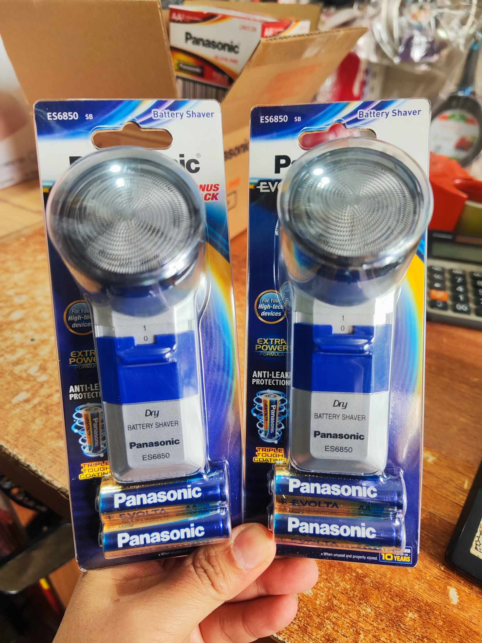 Máy cạo râu Panasonic ES6850 xuất xứ Thái Lan tặng kèm 2 Pin AA - Hàng chính hãng