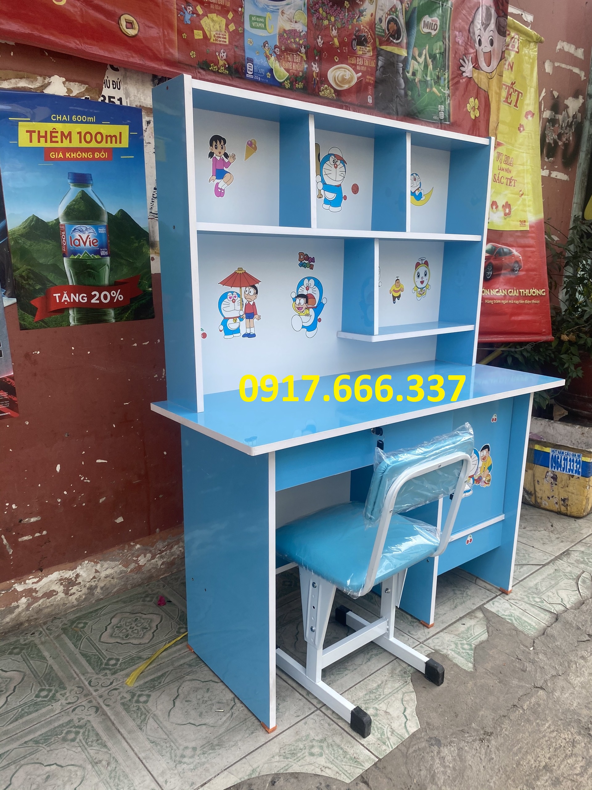 Bộ bàn ghế học sinh màu xanh dương cho bé 1mx1m45 tặng kèm hình dán Doraemon cho bé  - NTQH03