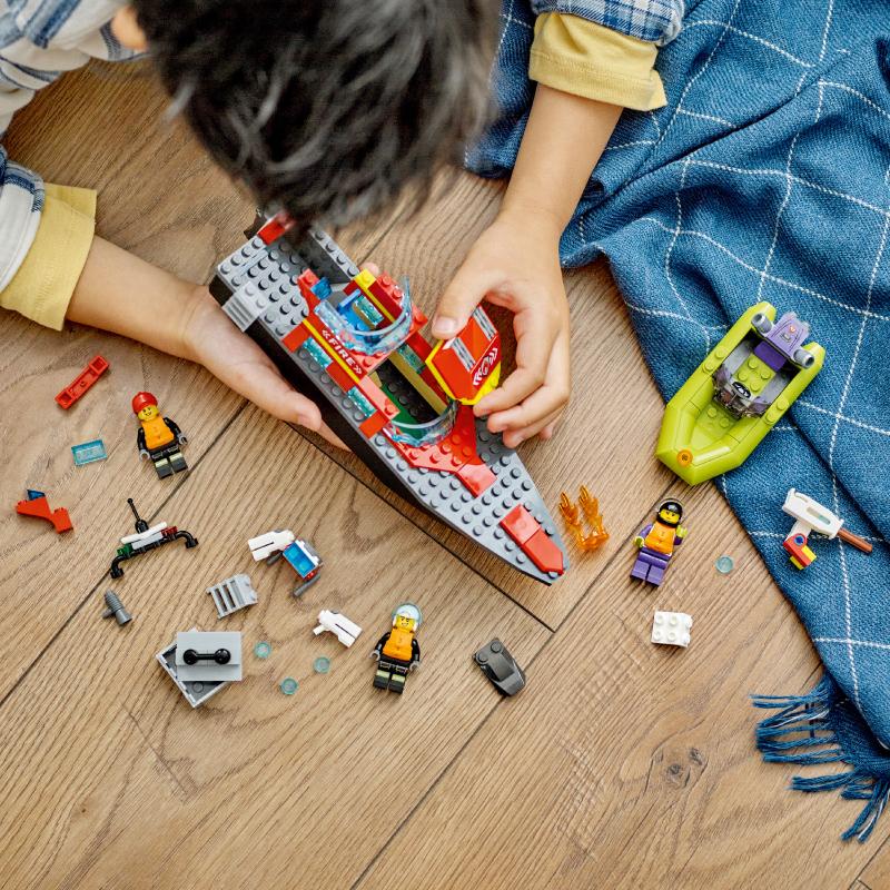 Đồ Chơi Lắp Ráp LEGO City Tàu Thủy Cứu Hỏa 60373