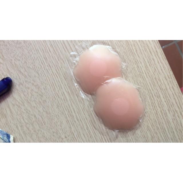 Hộp xanh đựng 10 miếng dán đầu ti nhũ hoa silicon