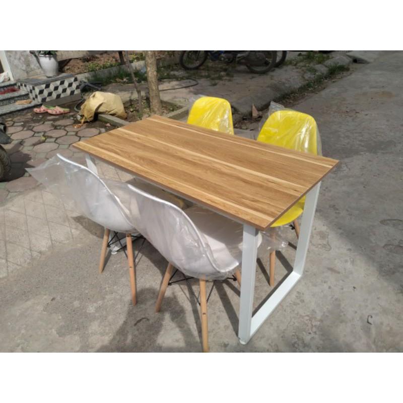 Bộ Bàn Ăn 4 ghế Eames Phong Cách Trẻ Trung