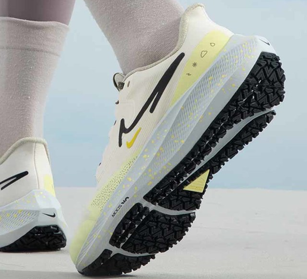 Giày chạy bộ Nữ NIKE W AIR ZOOM PEGASUS SHIELD