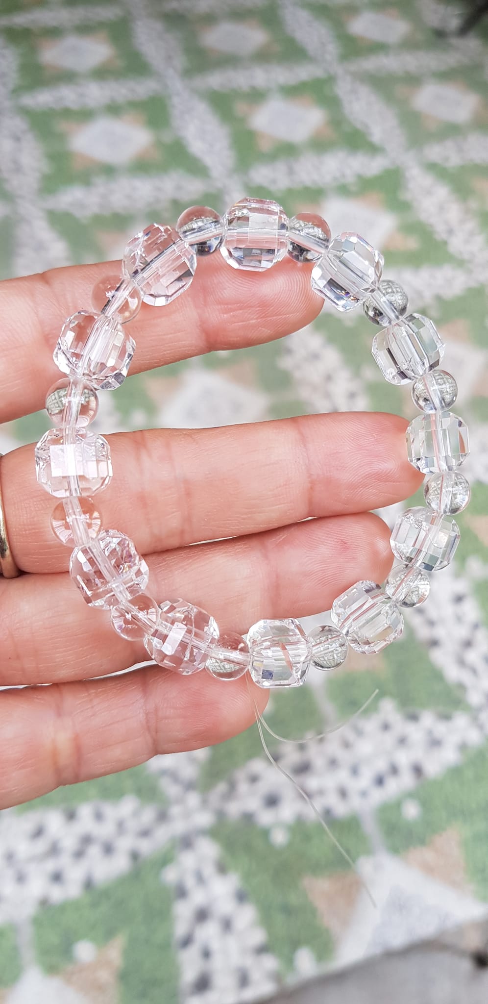 Vòng tay phong thuỷ nữ đá thạch anh trắng trong tự nhiên kiểu vuông giác tròn Size hạt vuông 10mm hạt tròn nhỏ 6mm Nữ mệnh kim mệnh Thủy đeo hợp may mắn tốt sức khoẻ công việc ạ