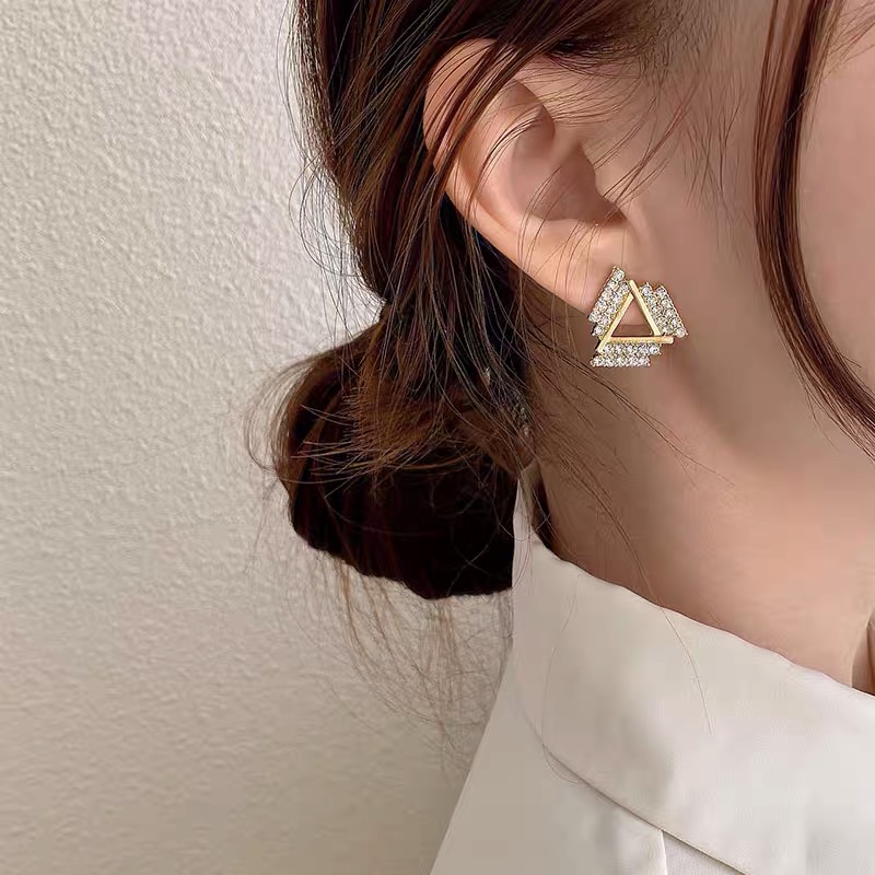Khuyên tai hình tam giác đính đá hàn quốc- bông tai kiểu nữ