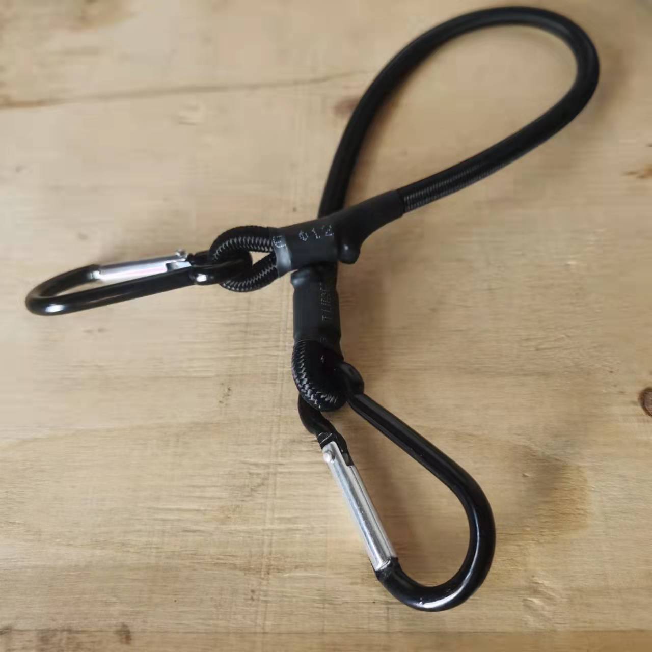 Dây ràng Cao su co giãn, loại móc Carabiner, dây dệt từ  chỉ polypropylent và lỏi cao su Grade A, đường kính 8mm, chiều dài 1m, tải trọng 20kg