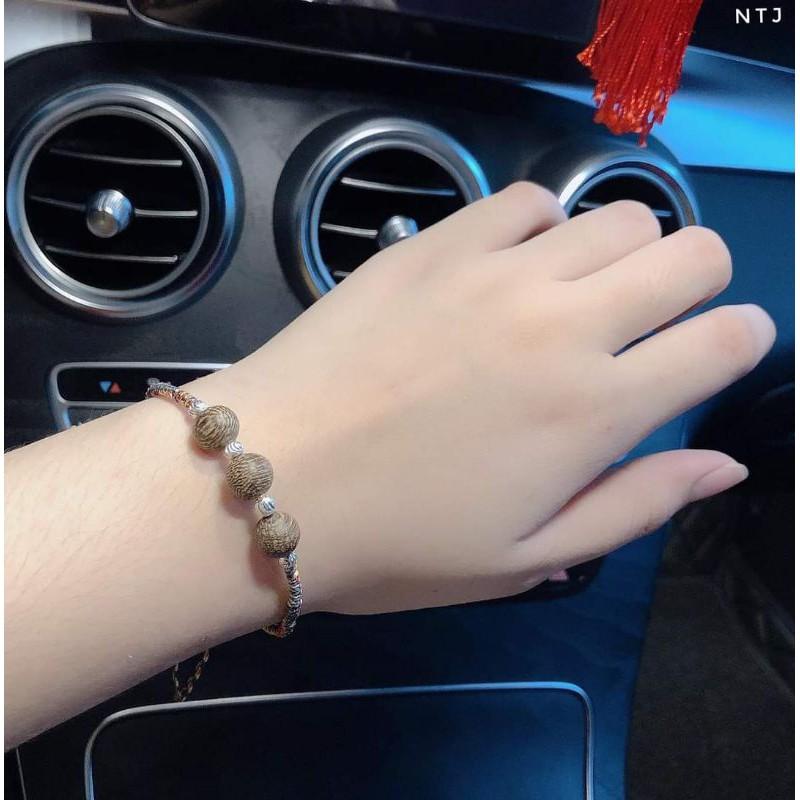 VÒNG TAY CHỈ ĐỎ NGŨ SẮC TÊT TRẦM HƯƠNG MAY MẮN TRỪ TÀ CHO THÁNG 7 CÔ HỒN