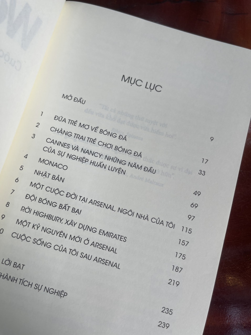 ARSENE WENGER – CUỘC ĐỜI TÔI QUA HAI MÀU ĐỎ TRẮNG - Nguyễn Dương Hiếu, Lê Minh Loan dịch - NXB Trẻ (bìa mềm)