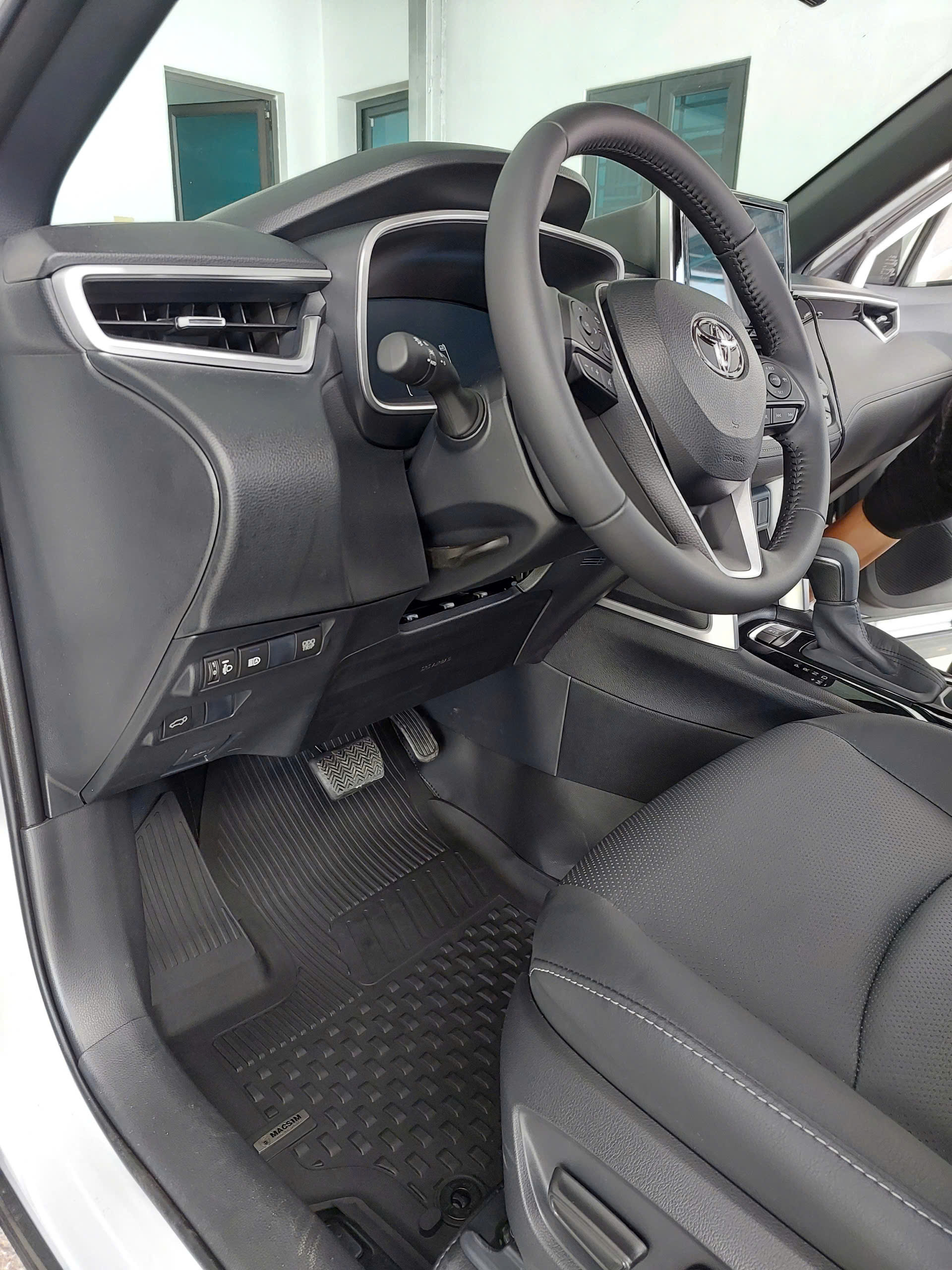 Thảm lót sàn ô tô nhựa TPE Silicon Toyota cross 2022+ Black Nhãn hiệu Macsim