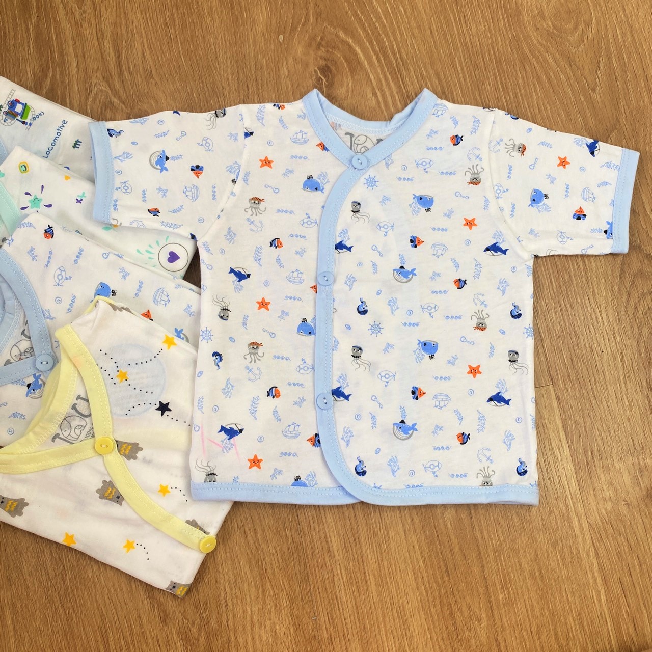 COMBO 5 Áo sơ sinh cotton J-FR GGY | Mẫu Tay Ngắn Cài Xéo Họa Tiết | Size 1 - 3 cho bé sơ sinh - 9 kg| Chất vải thun cotton 100% xịn, đẹp, mềm, họa tiết xinh | Hàng Việt Nam | Quần sơ sinh | Áo sơ sinh | Quần áo sơ sinh