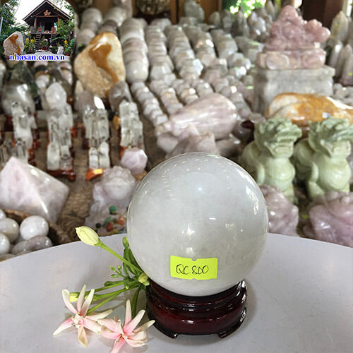 Quả cầu phong thủy đá thạch anh trắng tự nhiên QC800 nặng 510gr đường kính 7cm  – Vật phẩm phong thủy may mắn