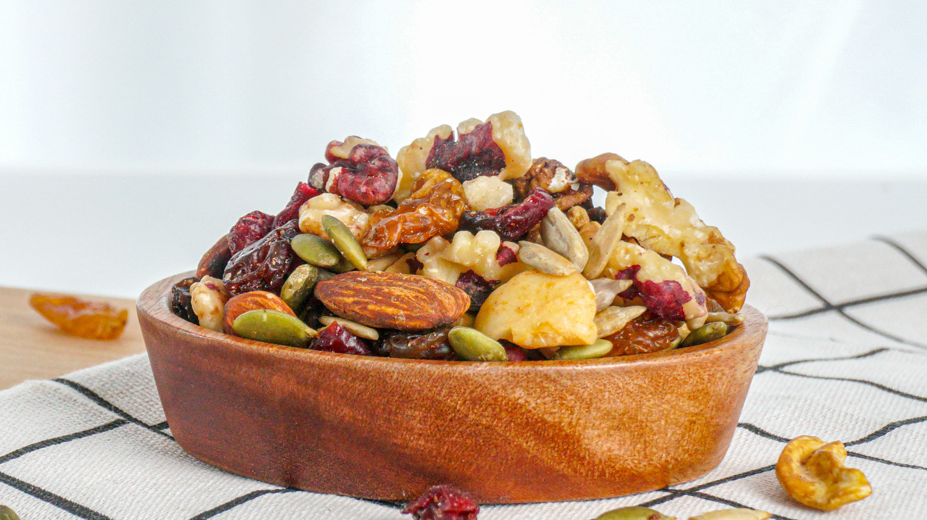 TRAIL MIX HẠT & TRÁI CÂY KHÔ VỊ MẬT ONG