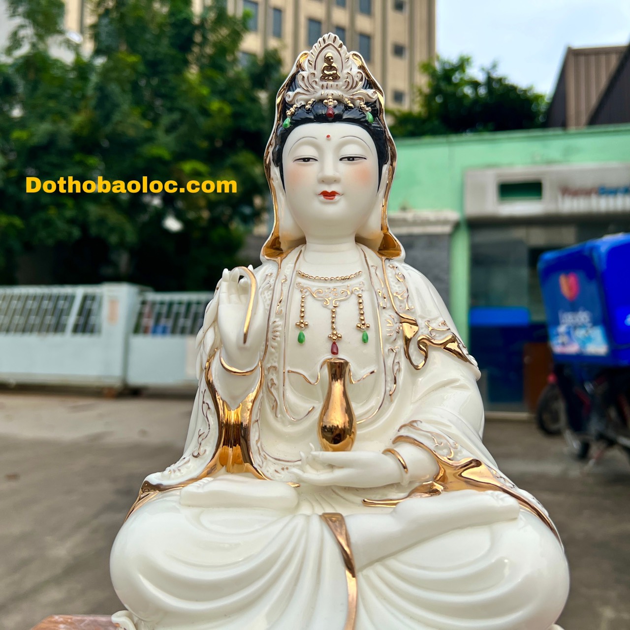 Tượng Quan Âm gốm sứ cao cấp ngồi trên đài sen cao 31cm