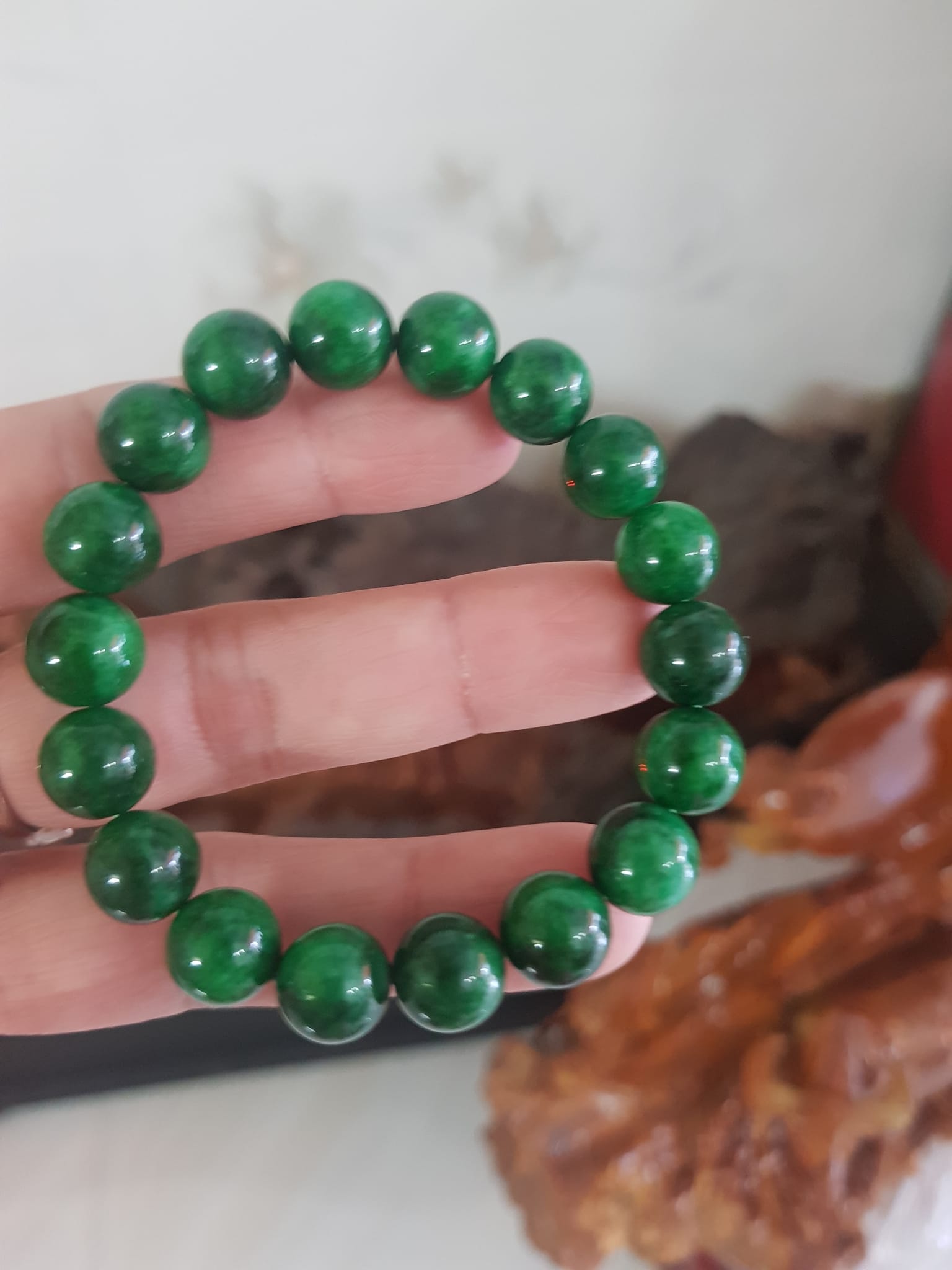 Vòng cẩm thạch xanh đậm rẻ đẹp  Nữ mạng mộc mạng hỏa mạng thủy ạ  Size vòng 10mm nữ đeo lên tay màu xanh hy vọng tươi sáng đẹp ạ