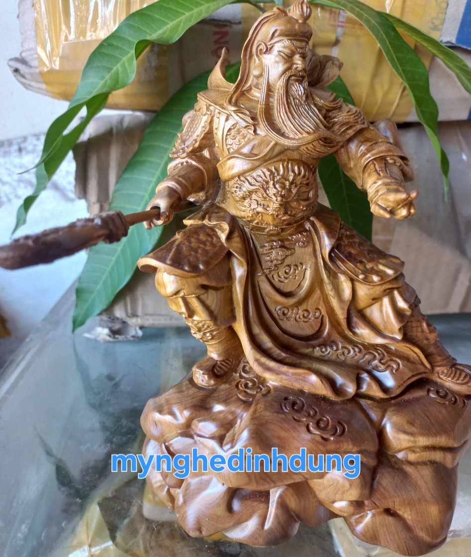 Tượng quan công đứng trên đầu hổ bằng gỗ bách xanh thơm nức kt cao 20×15×8cm