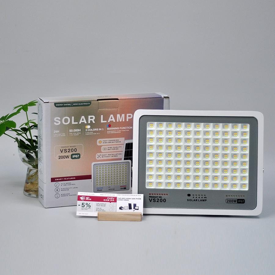 Đèn Pha Năng Lượng Mặt trời 3 màu ánh Sáng 2021