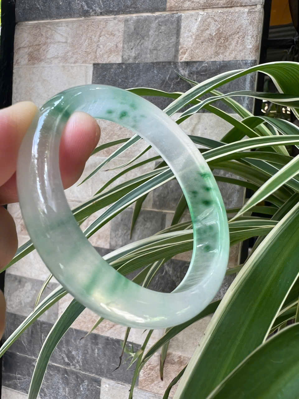 Vòng Tay Nữ Bản Hẹ Đá Mã Não DuLong Trắng Trong Xanh Rong Biển Nhẹ Bóng Đẹp Ni 54mm Cao 12mm Dầy 7mm Món quà tặng Nữ 50kg - 55kg đeo tay xinh rẻ đẹp ý nghĩa ạ