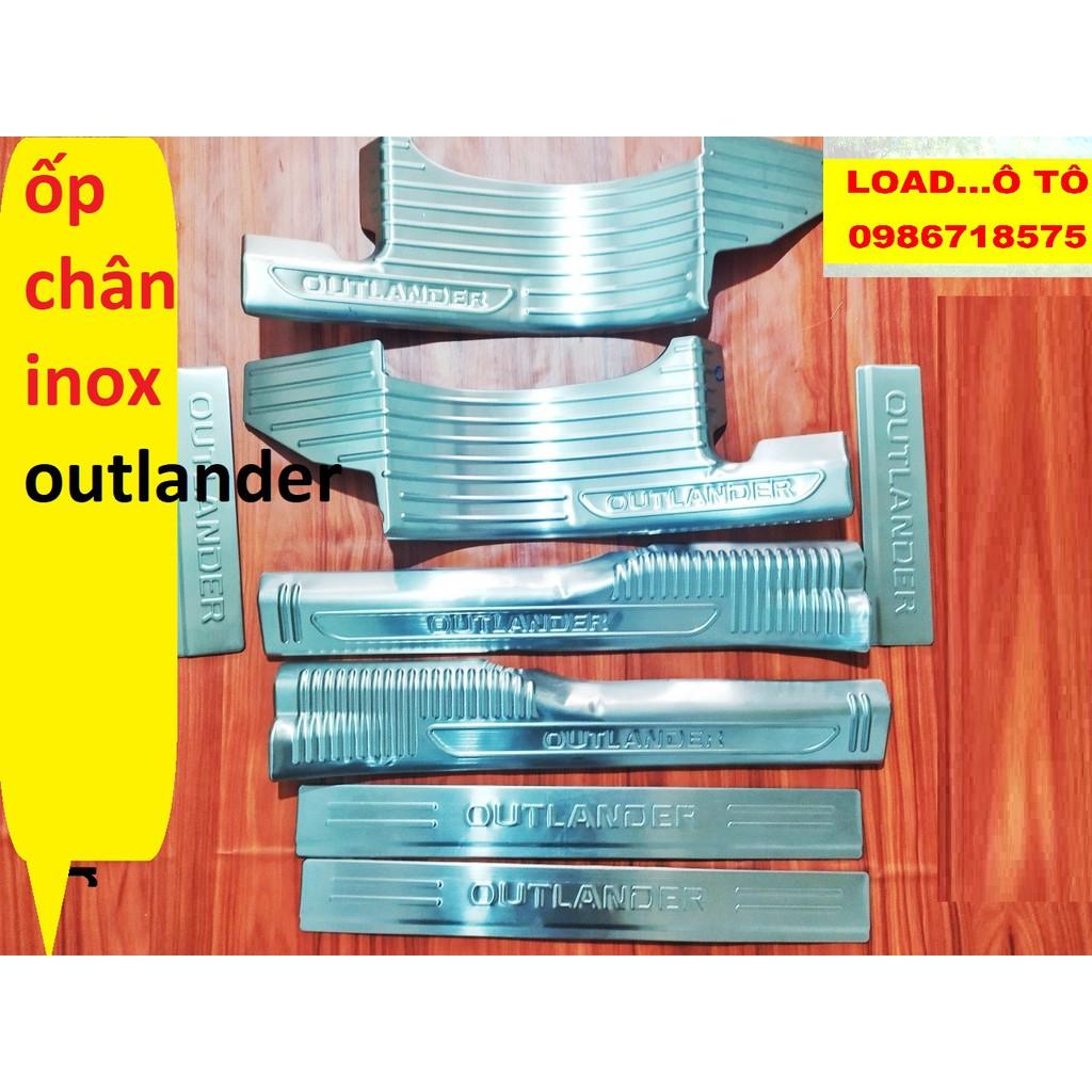 Ốp Bậc Cửa, Nẹp Bước Chân Xe Mitsubishi Outlander 2022-2018 Chất liệu Inox Cao Cấp